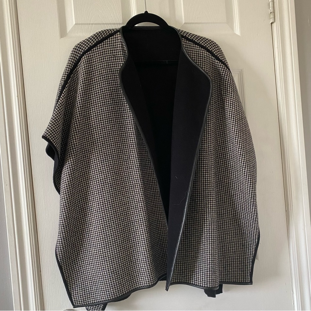 Reversible cape - Picture 5 of 8